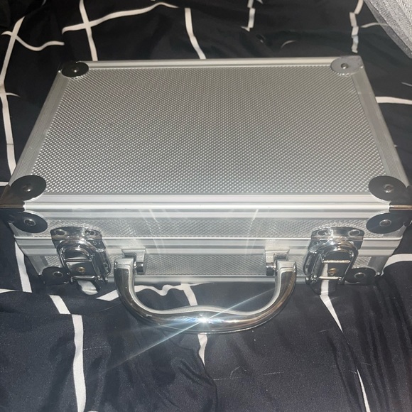 makeup carrier with mirror - Picture 2 of 2